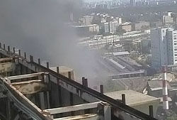 Крупный пожар в производственном здании на Ленинградке в Москве (ВИДЕО)