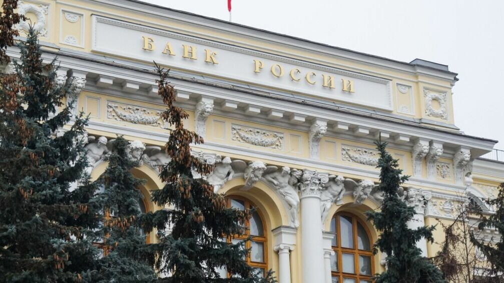 ЦБ РФ продлил на полгода запрет банкам брать комиссию за снятие валюты