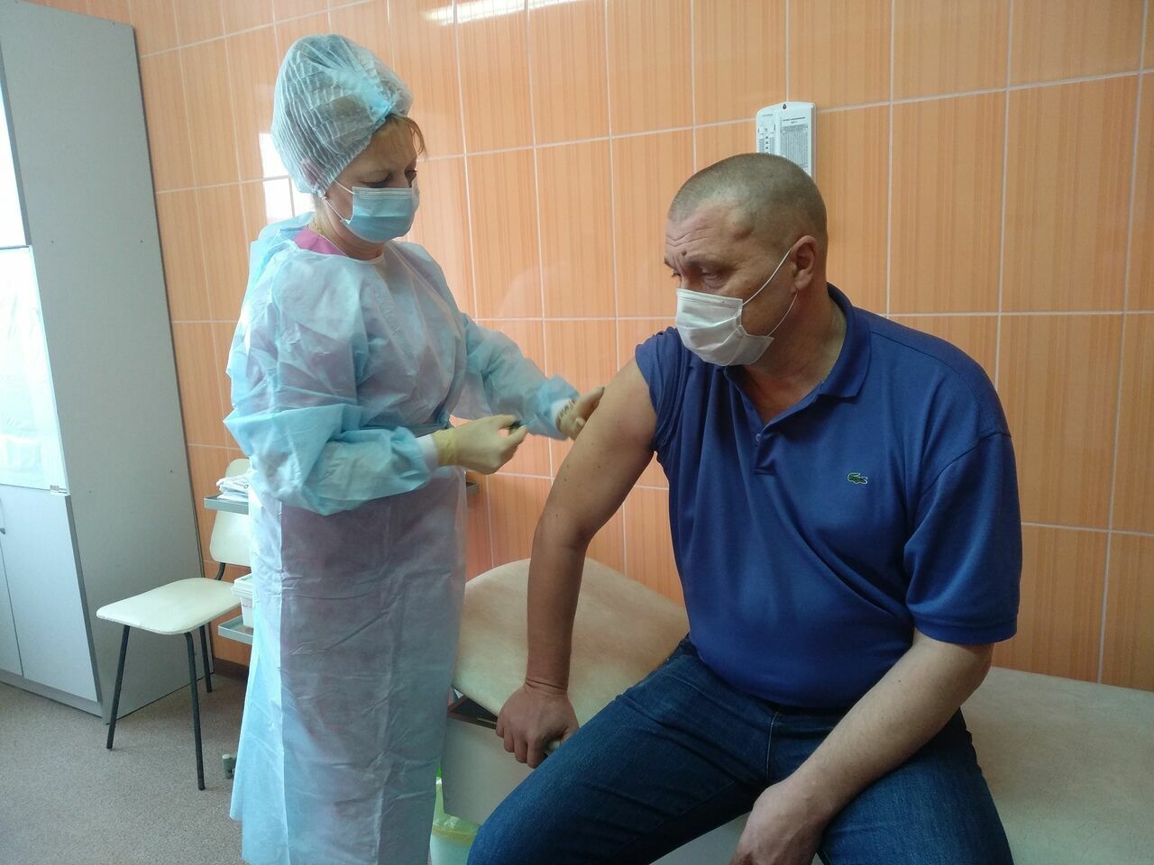 Очередь из желающих сделать прививку от коронавируса в Крыму растянулась до мая