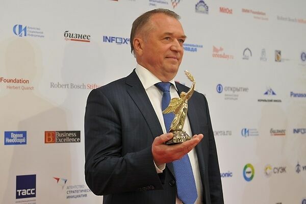 Президенту ТПП РФ Сергею Катырину вручена премия за лидерство