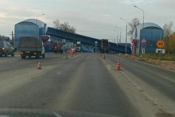В Ленинградской области обрушился надземный пешеходный переход