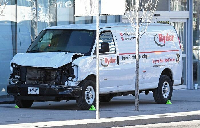 Жертвами наезда микроавтобуса в Торонто стали десять человек