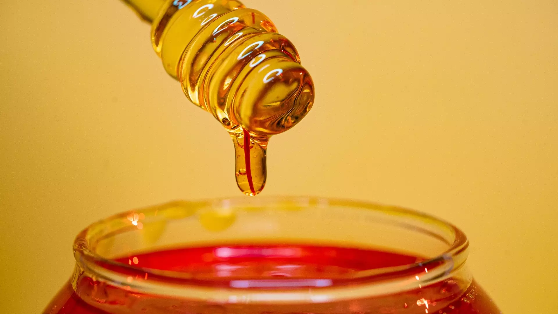 Миф развенчан: диетолог объяснила, эффективен ли мед в борьбе против простуды