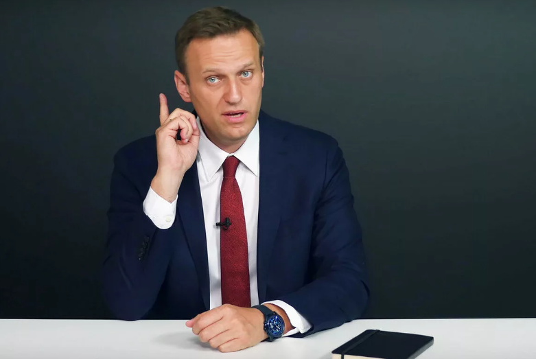 Навальный посоветовал Меркель ввести санкции против окружения Путина