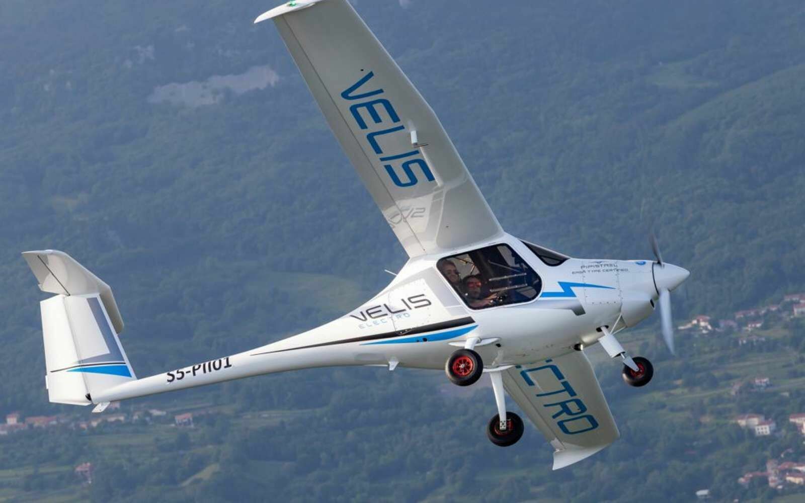 В Европе высоко оценили первый в мире сертифицированный электрический самолет