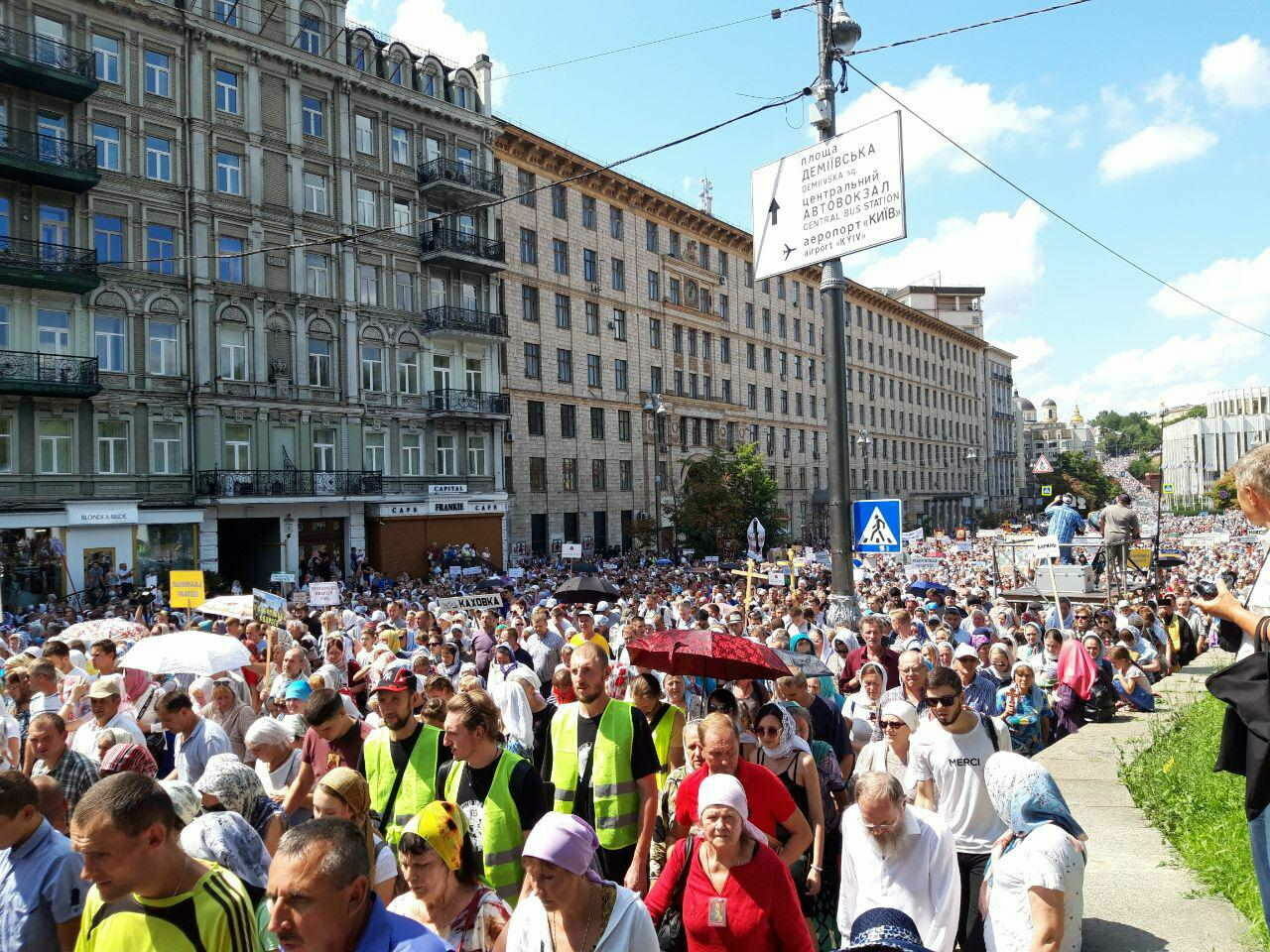 В Киеве прошел многотысячный крестный ход, устроенный УПЦ