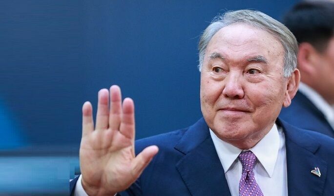 Аббас Галлямов: "Властям будет сложно объяснить уход Назарбаева"
