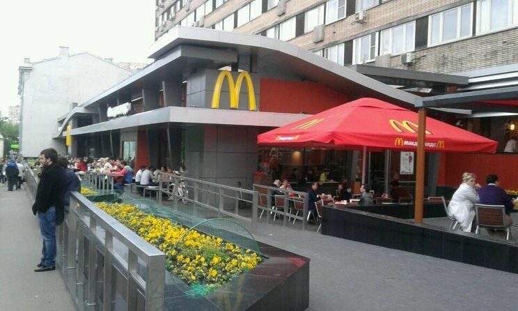 Московский Макдоналдс начал обслуживать посетителей только по QR-кодам