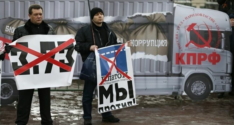 Акция протеста дальнобойщиков прошла в центре Москвы
