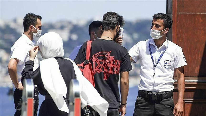 Турецкий Минздрав опроверг информацию о вспышках коронавируса на курортах