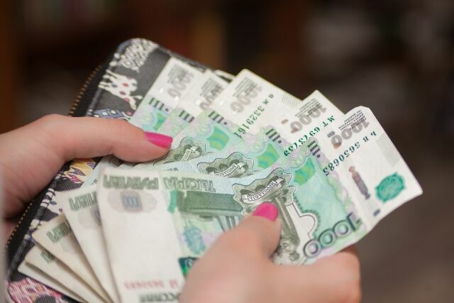 Число работников с зарплатой более 100 тысяч рублей выросло в 1,5 раза
