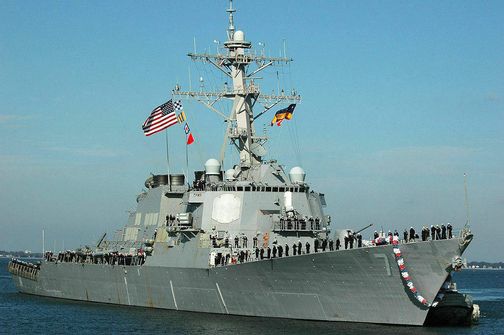 Американский боевой корабль притаился у российских границ в Баренцевом море