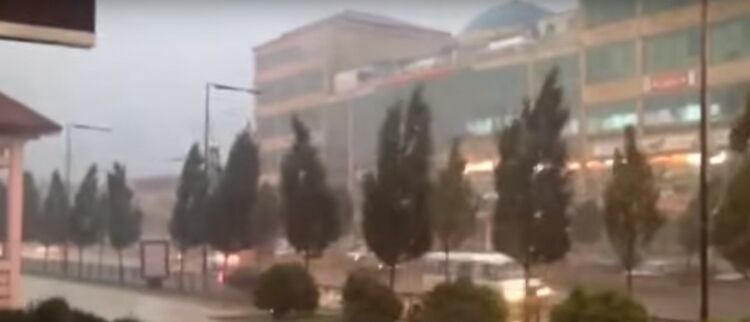 Сильный ураган в Чечне разрушил более 60 зданий (ВИДЕО)