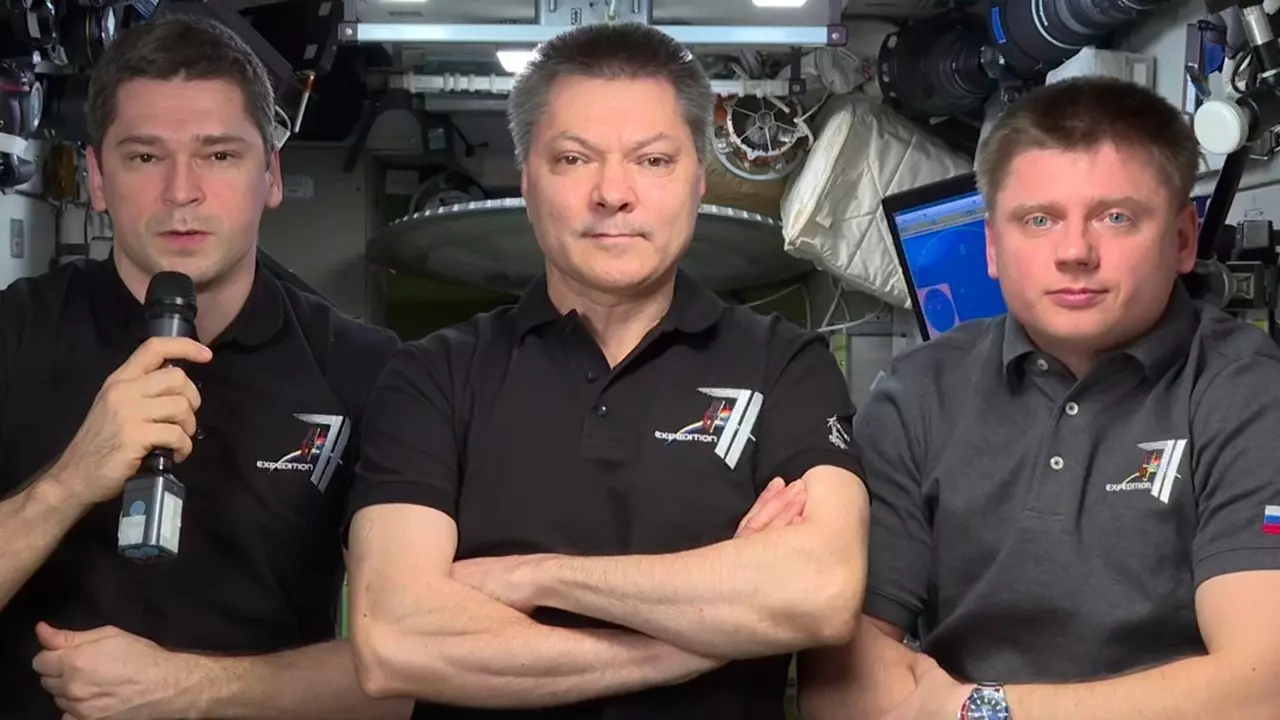 Космонавты с МКС поздравили граждан с Днем космонавтики