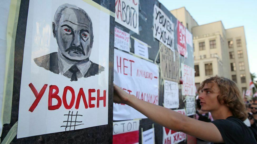 Битва на стикерах: пиарщики Лукашенко открыли "второй фронт" в Telegram и проиграли