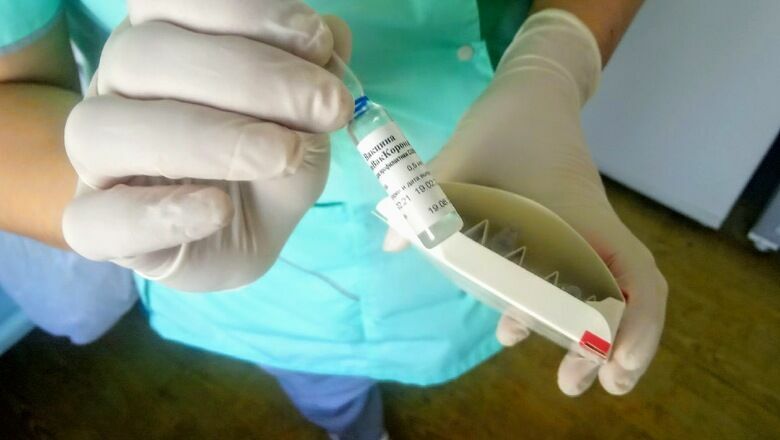 Личный опыт: как омская журналистка перенесла вакцинацию «ЭпиВакКороной»