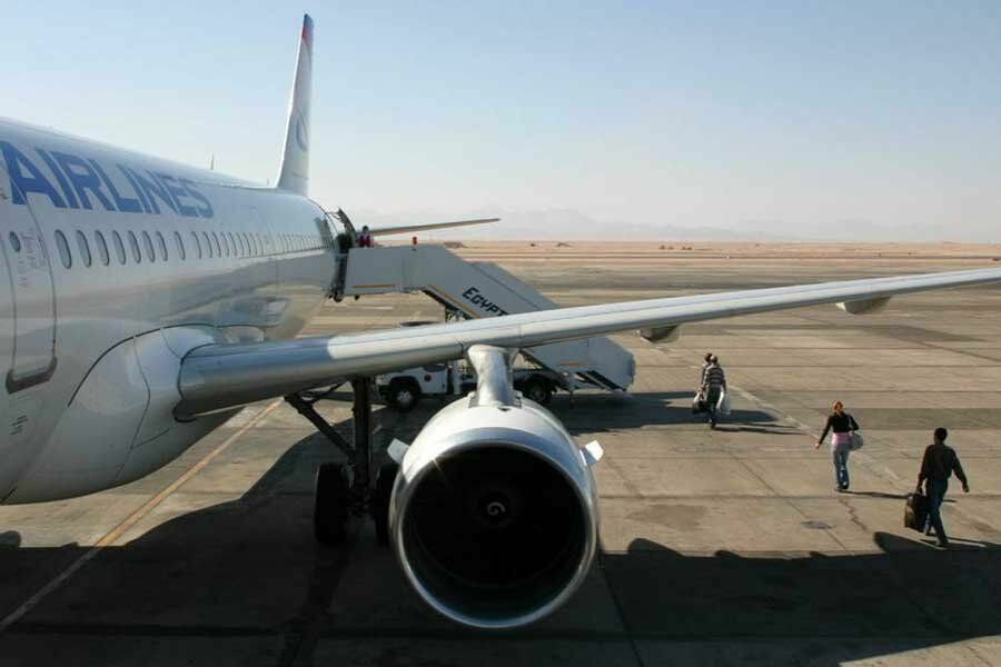 Пассажиров самолета в аэропорту Хургады эвакуировали из-за задымления