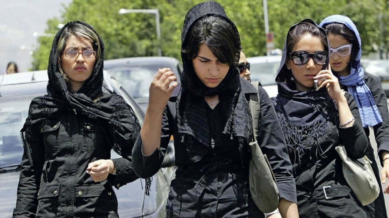 В Иране в помощь полиции установят камеры для отслеживания женщин без хиджабов