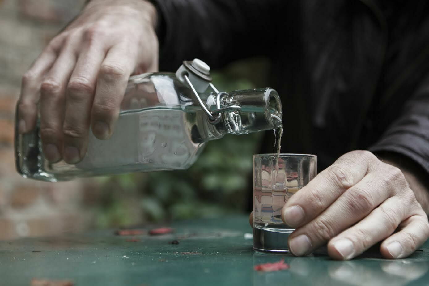 Трое жителей Забайкальского края скончались после употребления сомнительного алкоголя