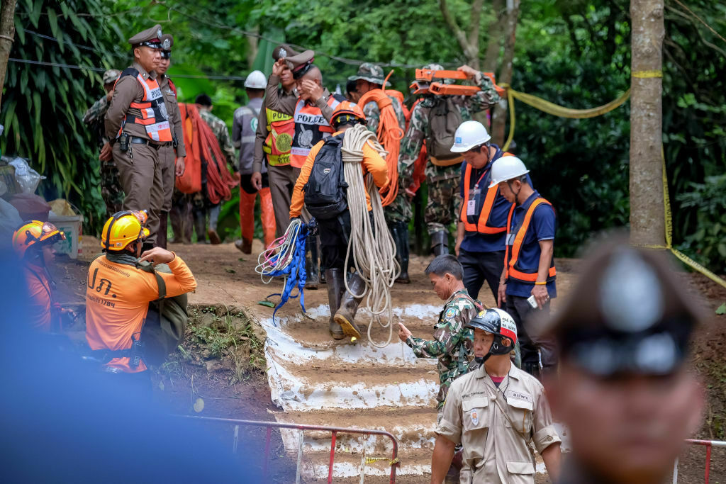 Умер спасатель, помогавший вызволить детей из затопленной пещеры в Таиланде
