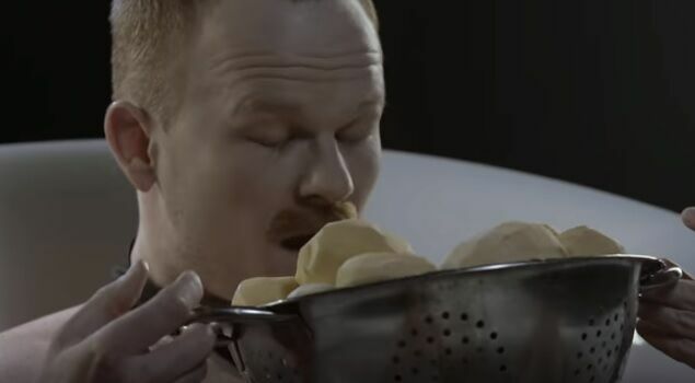 Белорусы сняли клип о любви к картошке в 21 веке
