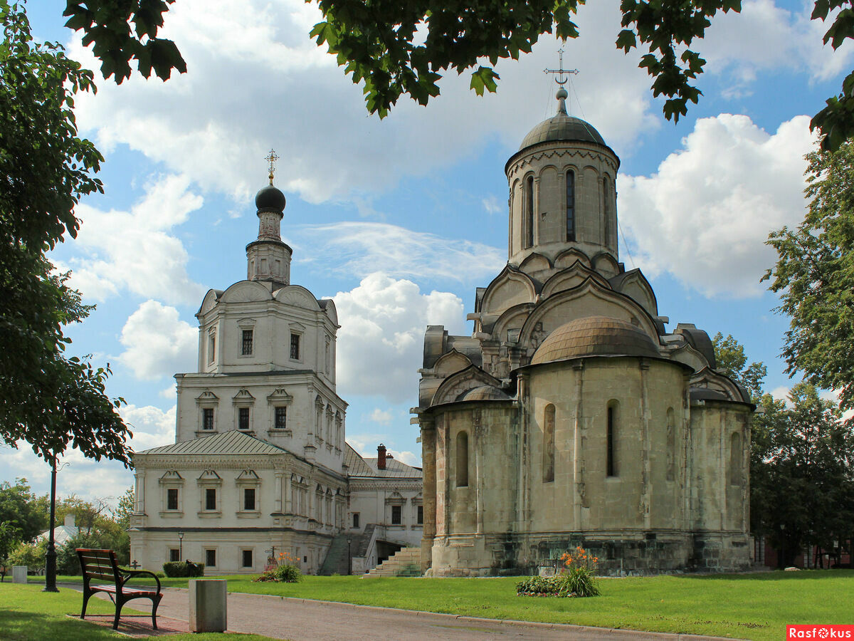 Спасо-Андроников монастырь знаменит не только тем , что там принял постриг и писал иконы Андрей Рублев. Это часть истории России.