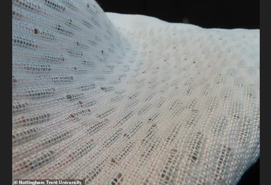 Создана ткань для одежды, способная заряжать мобильники