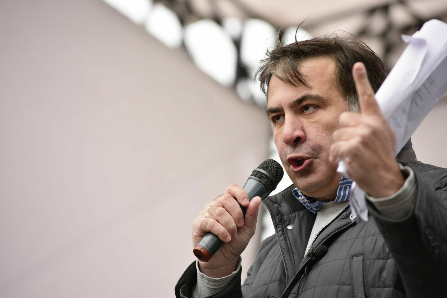 Саакашвили во время обыска в его квартире заявил, что спрыгнет с крыши