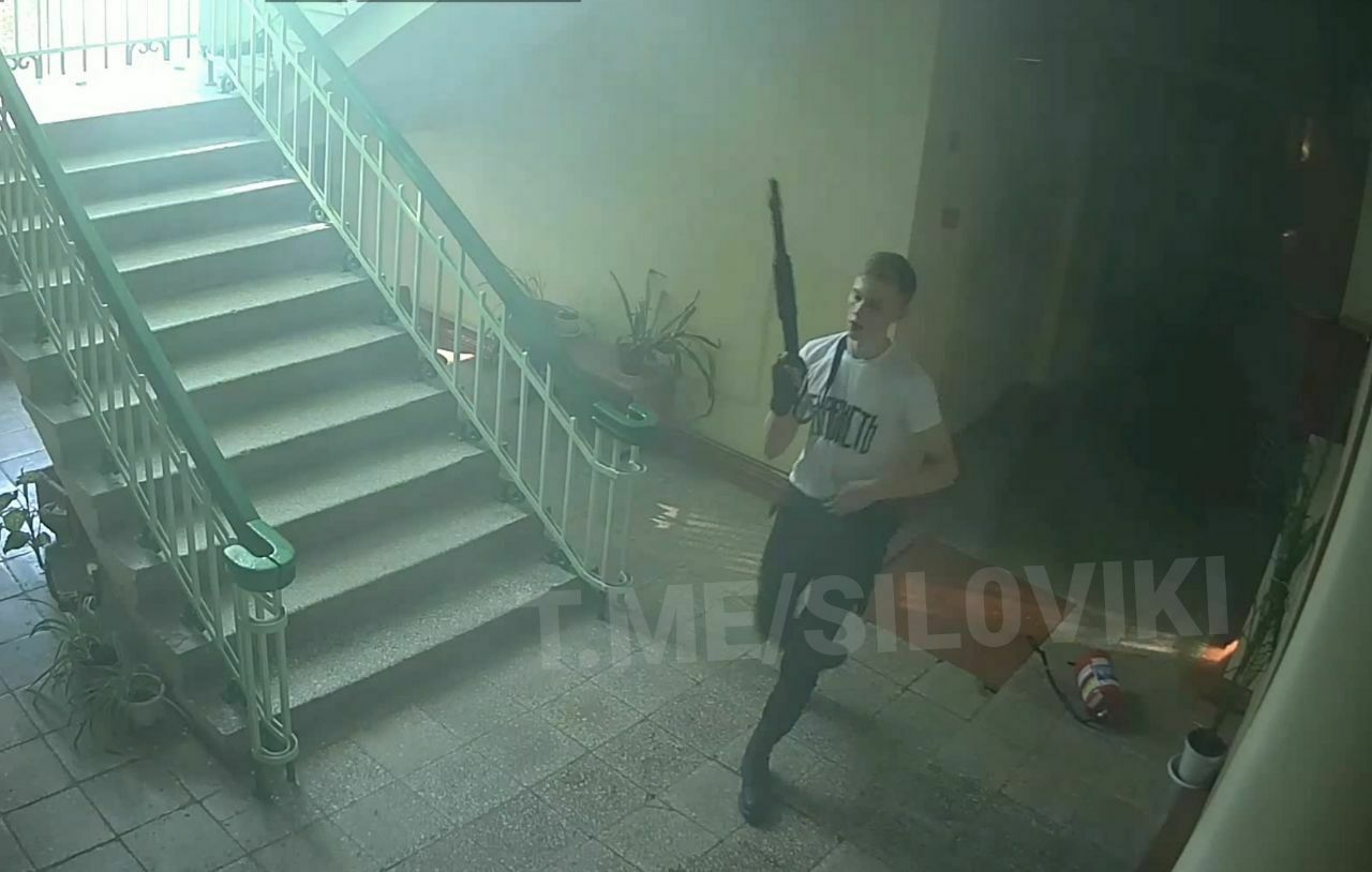 Опубликовано видео массового убийства в керченском колледже