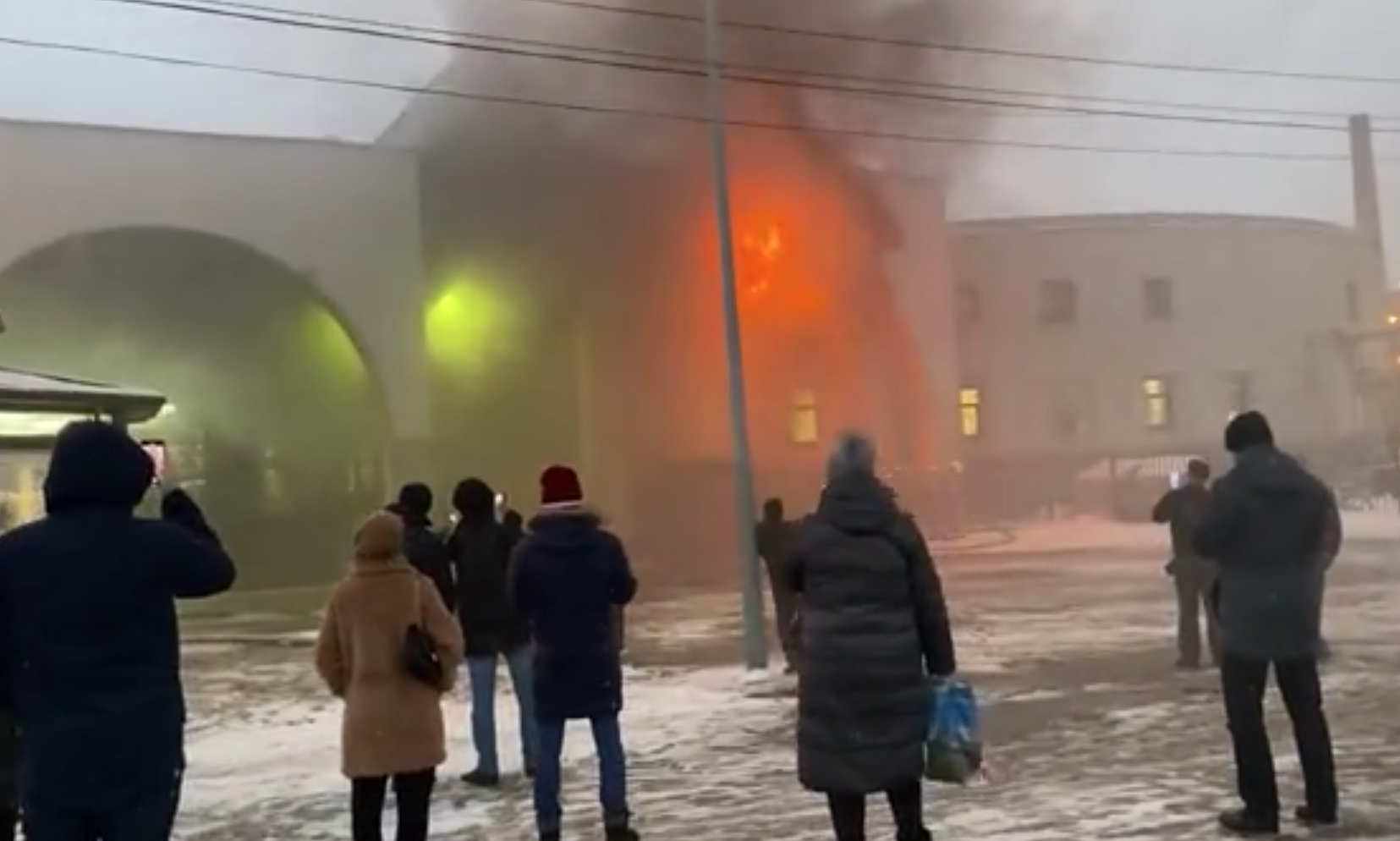 В Петербурге из-за пожара закрыли станцию метро «Старая Деревня»