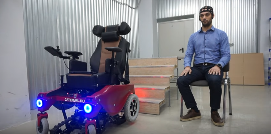 Новосибирский инженер создал инвалидную коляску, управляемую силой мысли