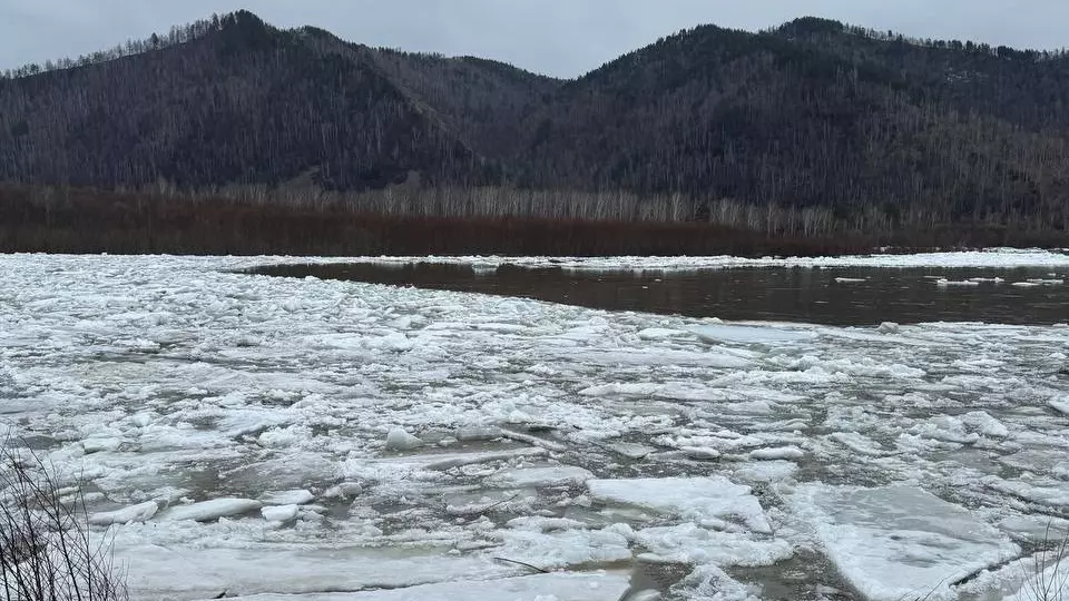 В Хакассии — заторы льда, уровень воды в реках превышен