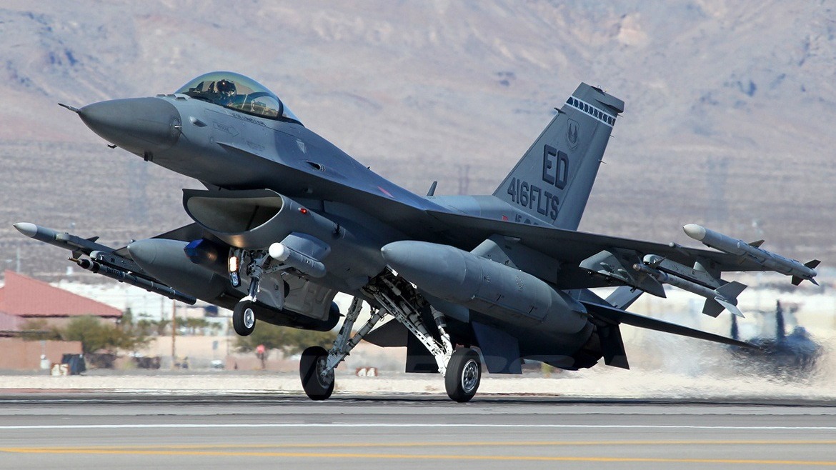 F-16 в 2023 году в Украине не будет: США отложили поставку этих боевых самолетов