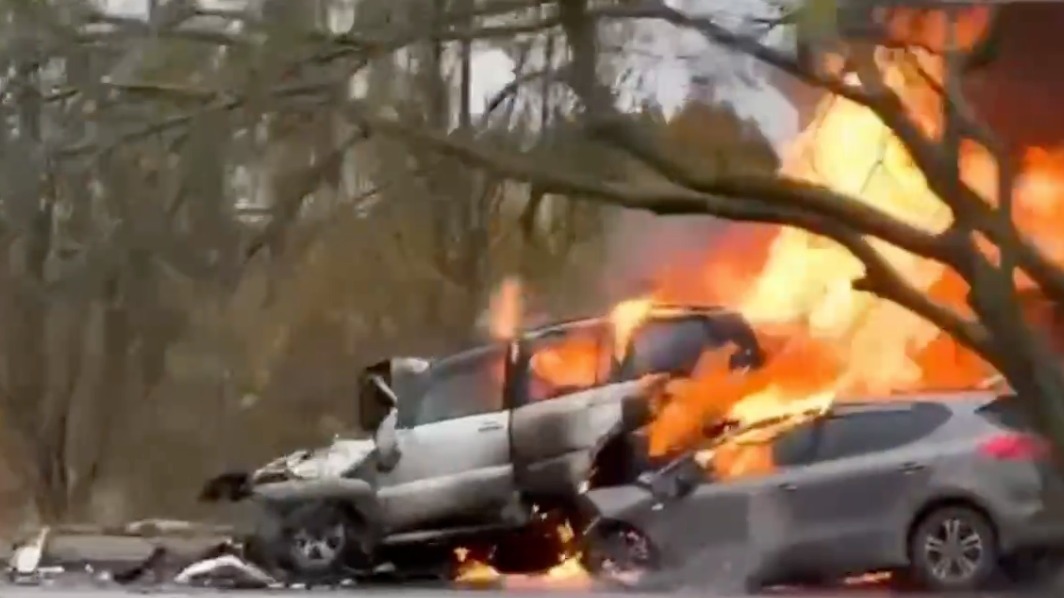 Жуткое ДТП в Москве: водители сгорели в столкнувшихся легковушках