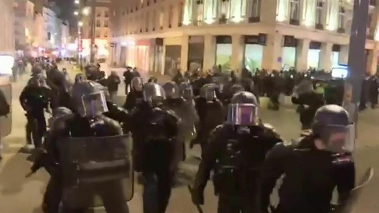 Париж протестует