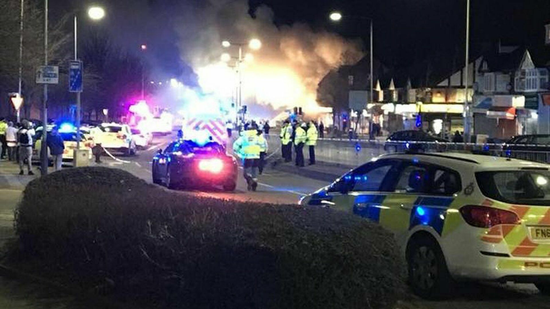 Четыре человека погибли при взрыве в магазине в британском Лестере