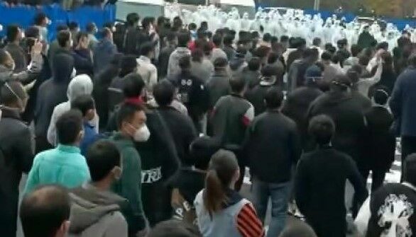 Звериный оскал социализма: рабочие массово бегут с завода по сборке iPhone в Китае