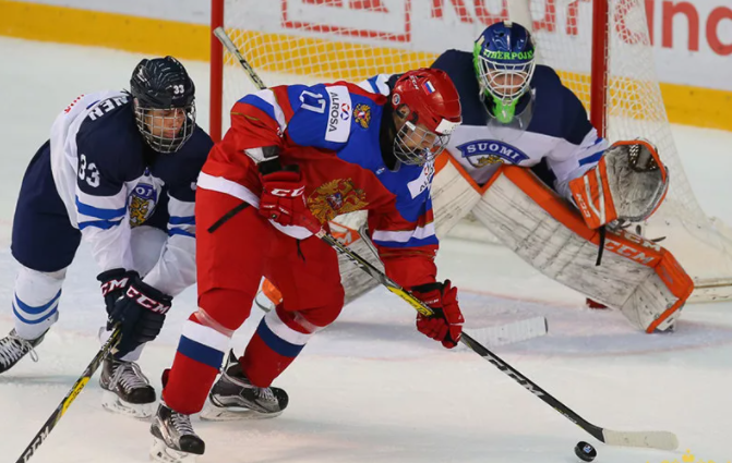 Сборная РФ по хоккею проиграла команде Финляндии на юниорском ЧМ