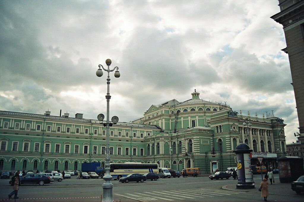 В Москве отравились 13 артистов Мариинского театра