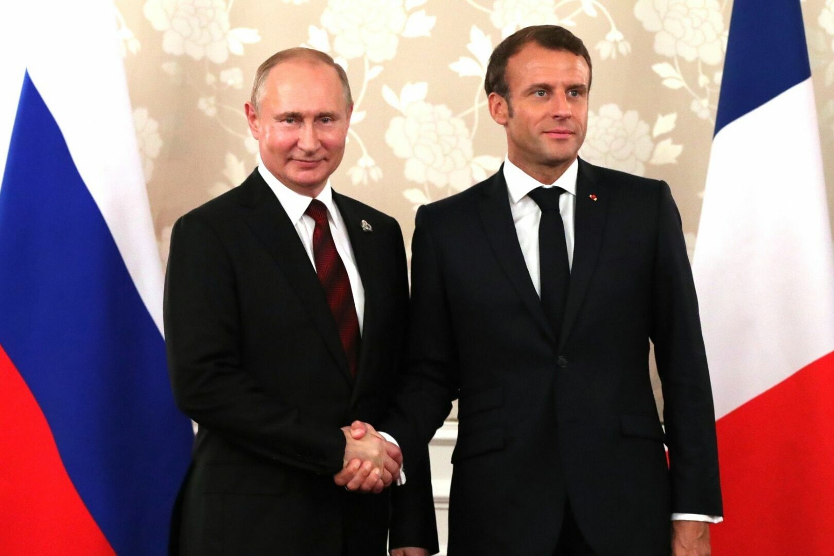 Владимир Путин и Эммануэль Макрон обсудят напряженность в Европе
