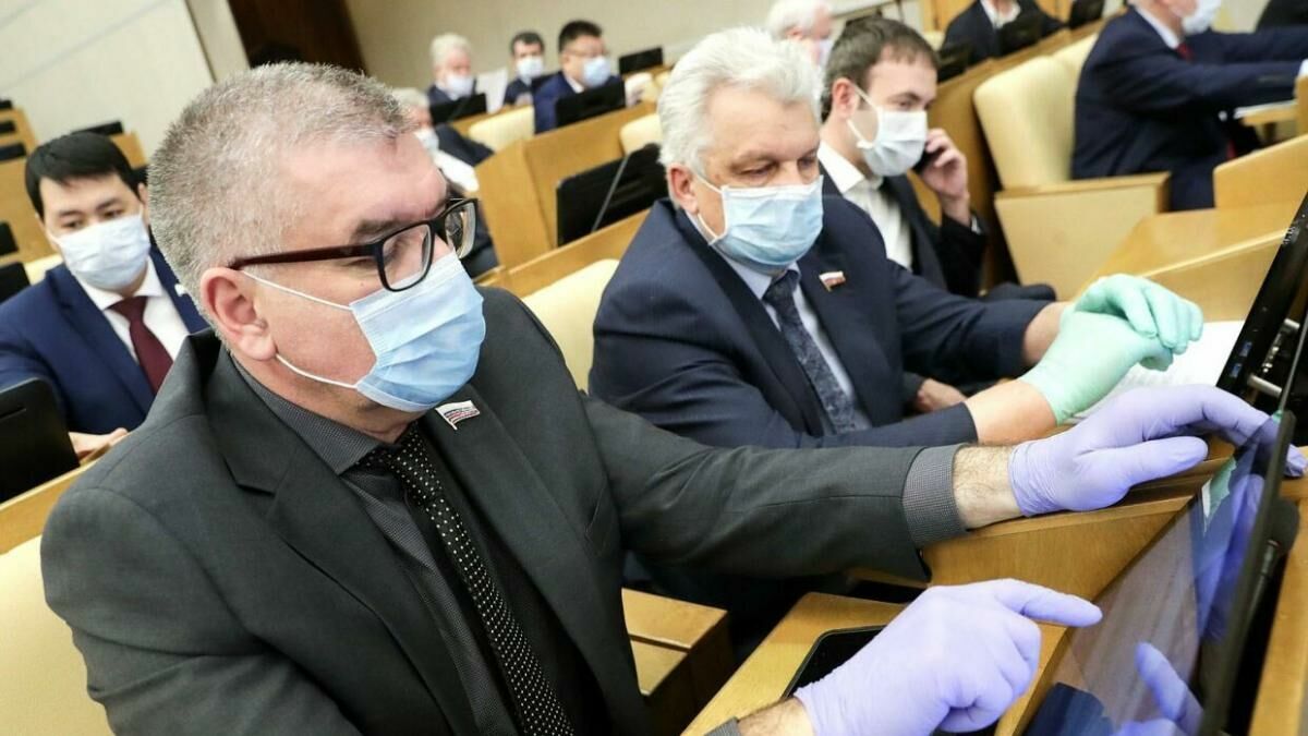 Десять депутатов Госдумы находятся в больнице с коронавирусом