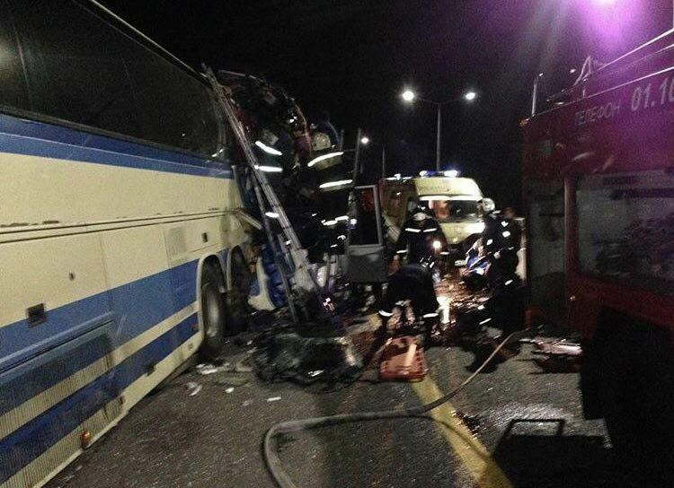 В крупной аварии с участием двух автобусов погибло три человека