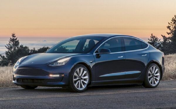 Электромобиль Tesla станет полноприводным