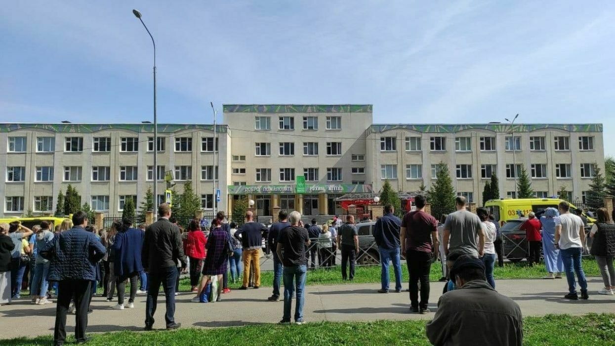 СМИ сообщили о заложнике в казанской школе