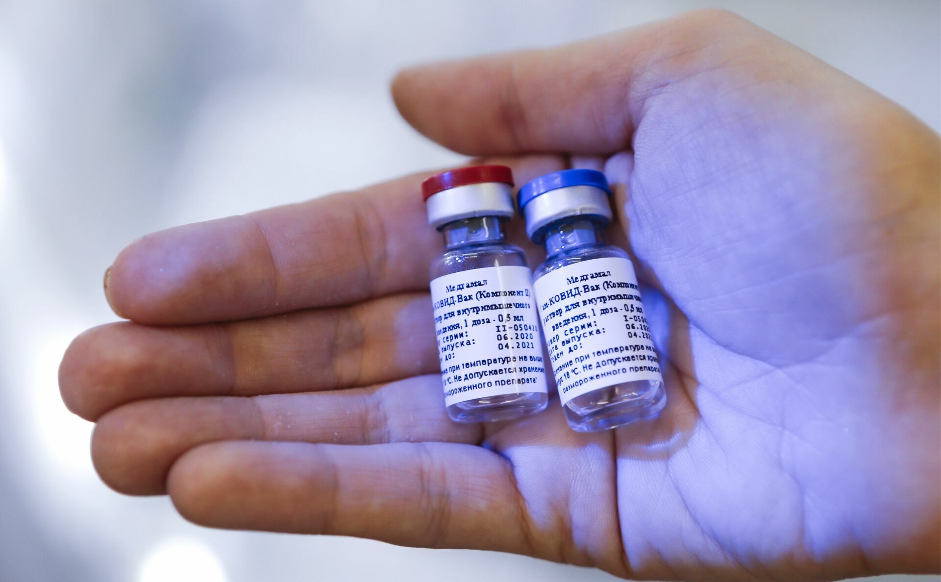 Пятую российскую вакцину от ковида начнут испытывать до конца 2021 года