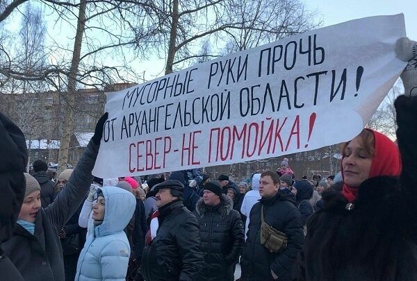 В Архангельской области прошли митинги против свалок московского мусора