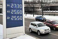 Премьер понизил цены на топливо