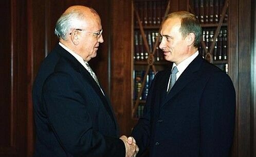 Владимир Путин выступил против правовой оценки роли Михаила Горбачева в распаде СССР