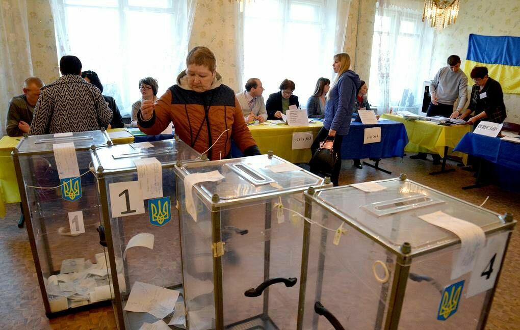 Восточная Украина голосует активнее западной
