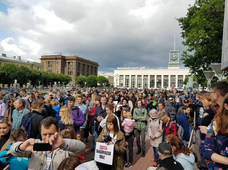В Петербурге на митинг солидарности с Москвой пришли несколько тысяч человек